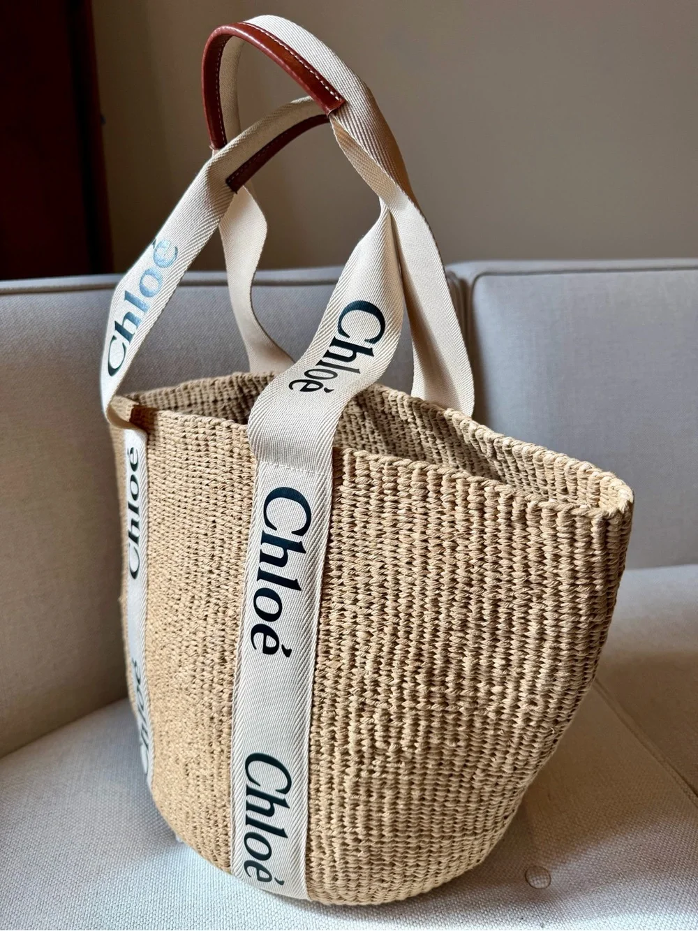 Chloé Natural Raffia Tote with Cream Logo Straps and Brown Handles - Picture 2 of 6